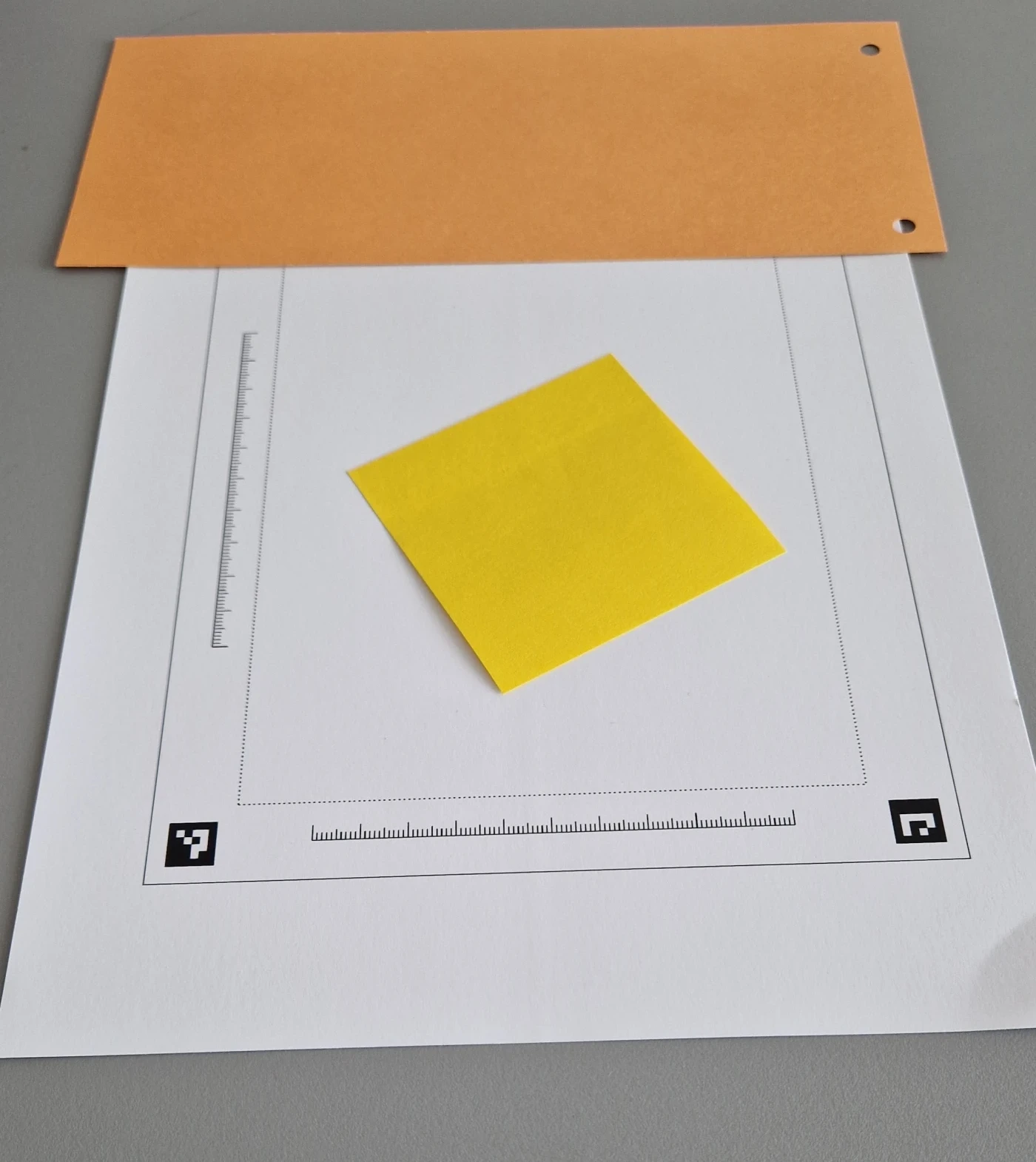 Aufnahme mit zwei sichtbaren ArUco-Markern